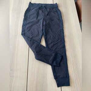 Athleta Headlands Hybrid Trek Jogger size 6, size 6 ladies Athleta jogger pants